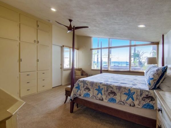 Waterfront Estate with 5 Bedrooms Sleeps 15 Guests