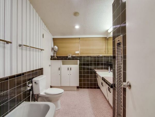 Waterfront Estate with 5 Bedrooms Sleeps 15 Guests