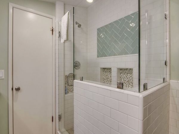 Waterfront Estate with 5 Bedrooms Sleeps 15 Guests