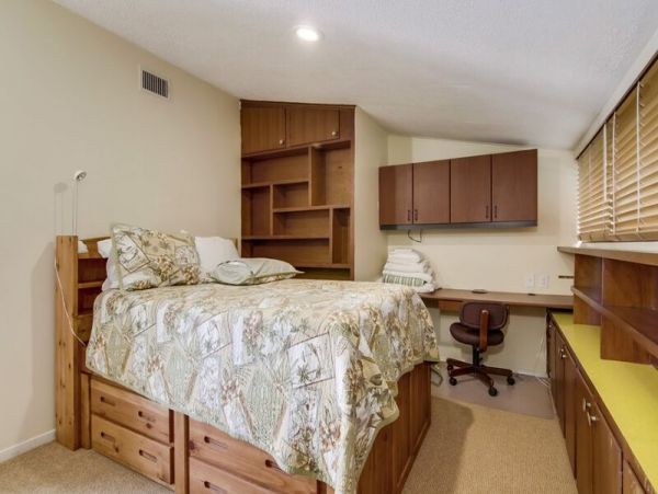 Waterfront Estate with 5 Bedrooms Sleeps 15 Guests
