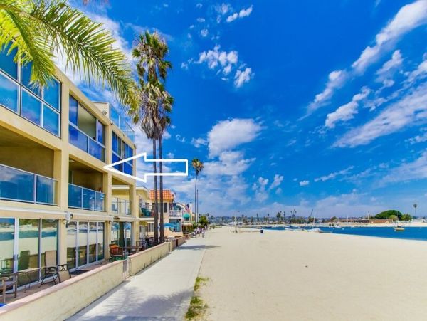 Waterfront Vacation Home in Mission Beach - Stunning Views & Luxurious Comfort