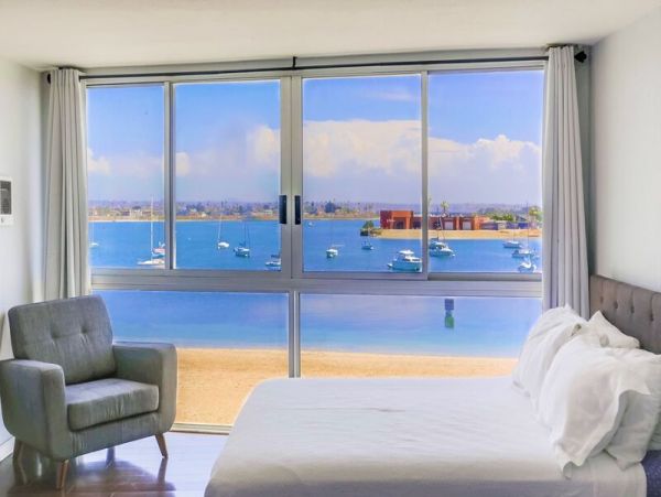 Waterfront Vacation Home in Mission Beach - Stunning Views & Luxurious Comfort