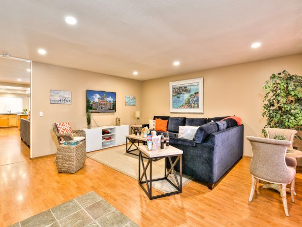 Anaheim Home 998776