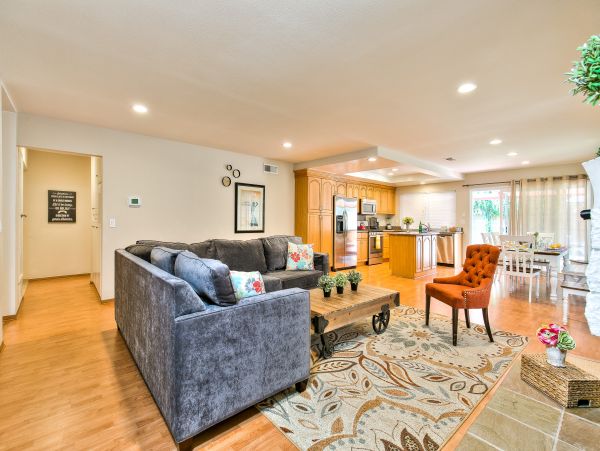 Anaheim Home 998776