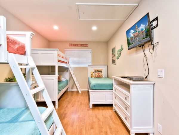 Anaheim Home 998776