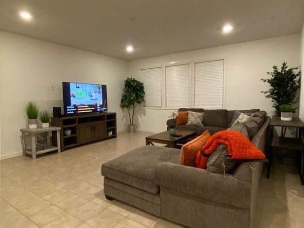 Anaheim Home 998786