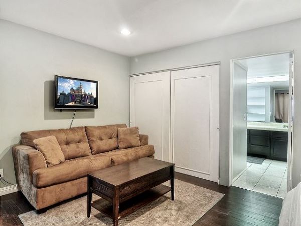 Anaheim Home 998790
