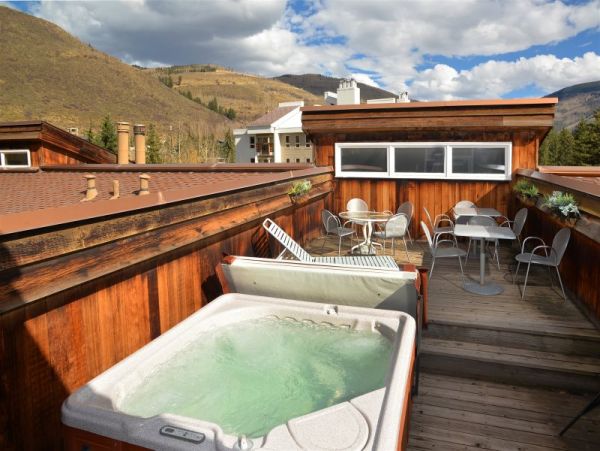 Penthouse right by the Lionshead Gondola