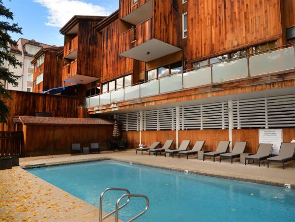 Penthouse right by the Lionshead Gondola