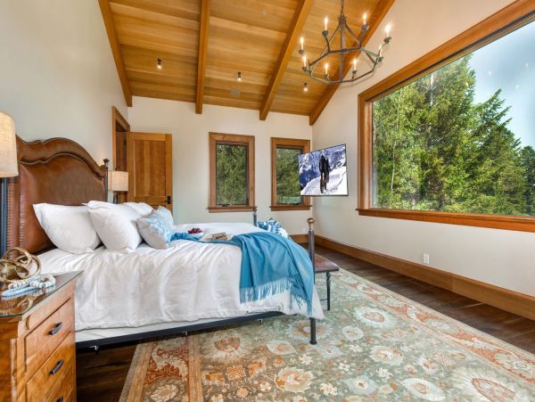 Luxurious Vacation Home in Teton Village, Ski In Ski Out