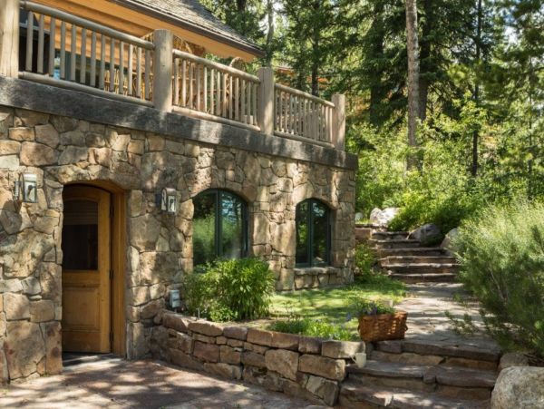 True Ski-in/Ski-out Eight Bedroom Home in Teton Village