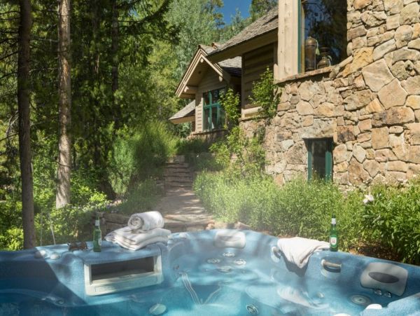 True Ski-in/Ski-out Eight Bedroom Home in Teton Village