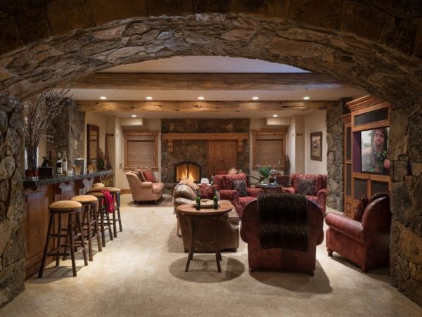 True Ski-in/Ski-out Eight Bedroom Home in Teton Village