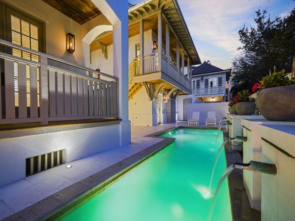 Beach 6 Bedroom Vacation Home in Rosemary Beach