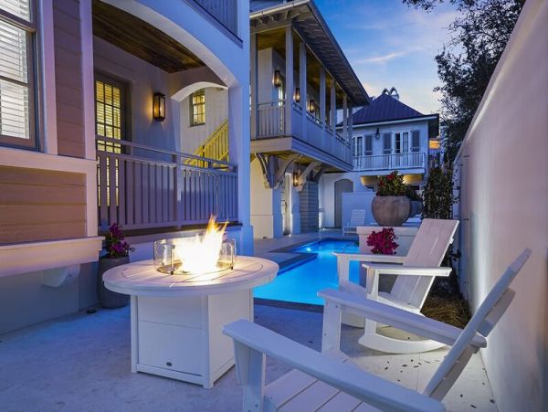 Beach 6 Bedroom Vacation Home in Rosemary Beach