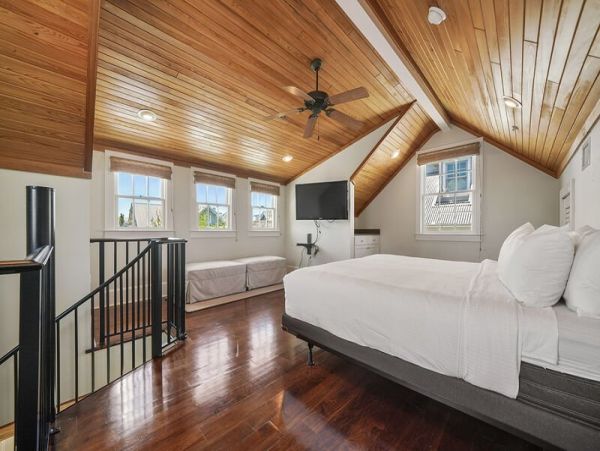 Beach 6 Bedroom Vacation Home in Rosemary Beach