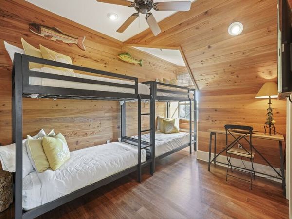 Beach 6 Bedroom Vacation Home in Rosemary Beach