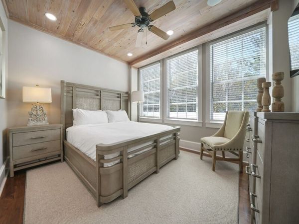 Beach 6 Bedroom Vacation Home in Rosemary Beach