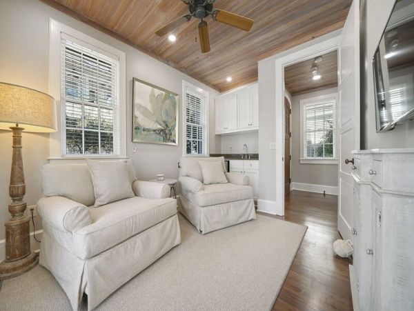 Beach 6 Bedroom Vacation Home in Rosemary Beach