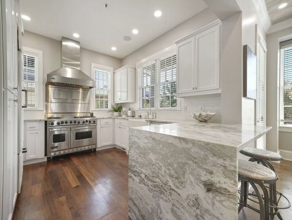 Beach 6 Bedroom Vacation Home in Rosemary Beach