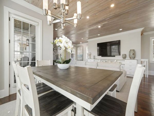 Beach 6 Bedroom Vacation Home in Rosemary Beach