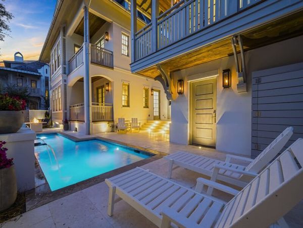 Beach 6 Bedroom Vacation Home in Rosemary Beach