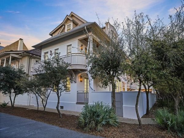 Beach 6 Bedroom Vacation Home in Rosemary Beach