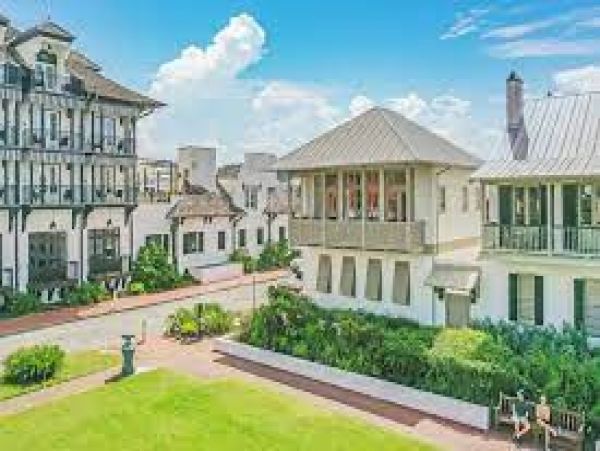 Beach 6 Bedroom Vacation Home in Rosemary Beach