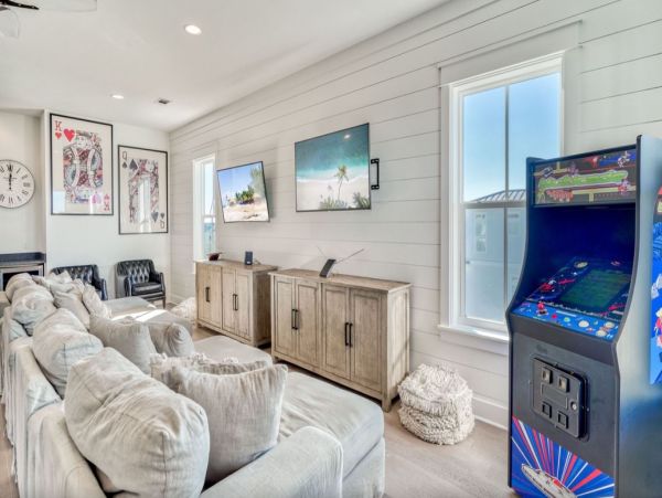 Gorgeous Vacation Home in Panama City Beach Sleeps 30 Guests