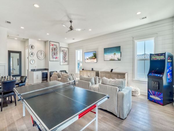 Gorgeous Vacation Home in Panama City Beach Sleeps 30 Guests