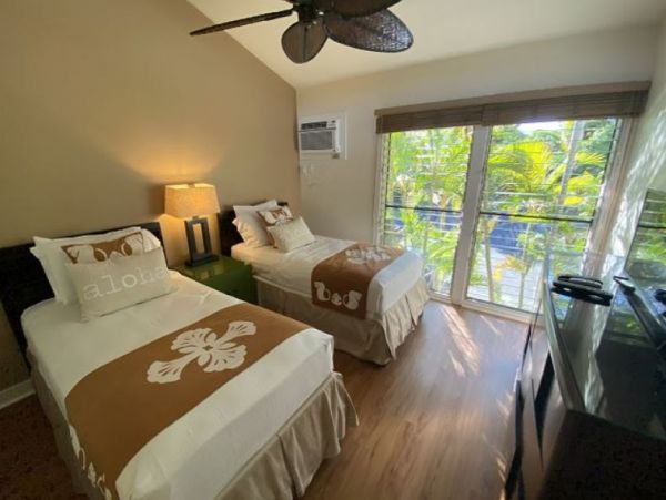 2 Bedroom Vacation Condo in Lahaina Six Guests