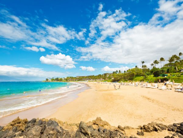Perfect Hawaiian 2 Bedroom Condo Communal Pool Walk to Beach