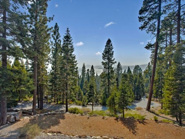 4 Bedroom Vacation Home in Lake Tahoe with Lake Views
