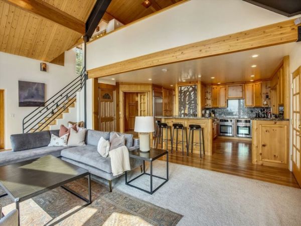 4 Bedroom Vacation Home in Lake Tahoe with Lake Views