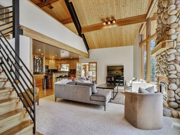 4 Bedroom Vacation Home in Lake Tahoe with Lake Views