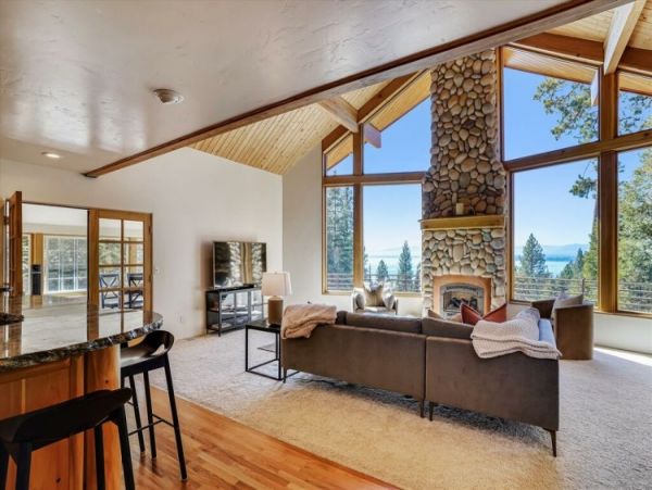 4 Bedroom Vacation Home in Lake Tahoe with Lake Views