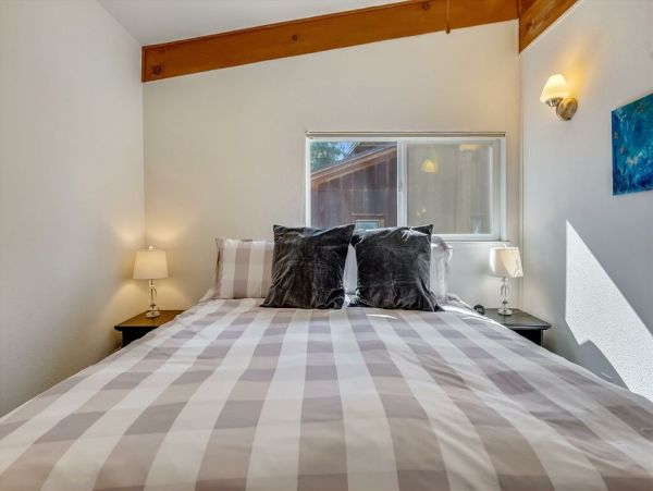 Lake Tahoe North Shore Home 999049