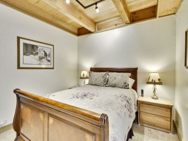 Lake Tahoe North Shore Home 999056