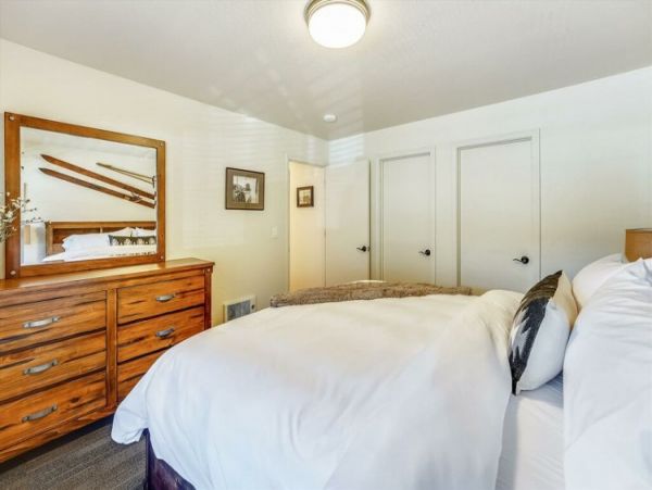 Lake Tahoe North Shore Home 999061