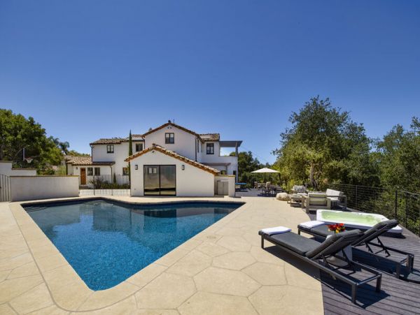 Close to All Santa Barbara Has to offer.
