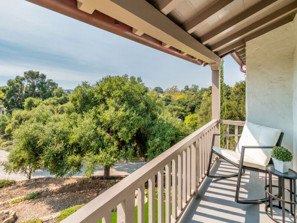 Close to All Santa Barbara Has to offer.