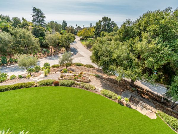 Close to All Santa Barbara Has to offer.