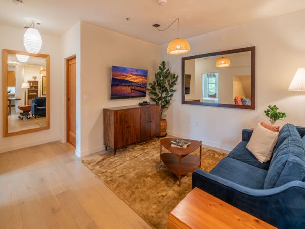 Downtown Santa Barbara Vacation Home Stroll To Beach & Dining
