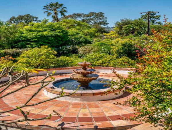 Four Bedroom House in Santa Barbara