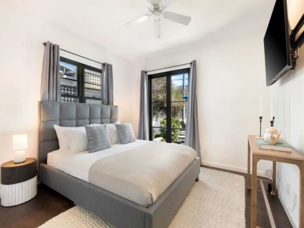 Luxury Vacation Pool Home in La Jolla Sleeps 12 Guests