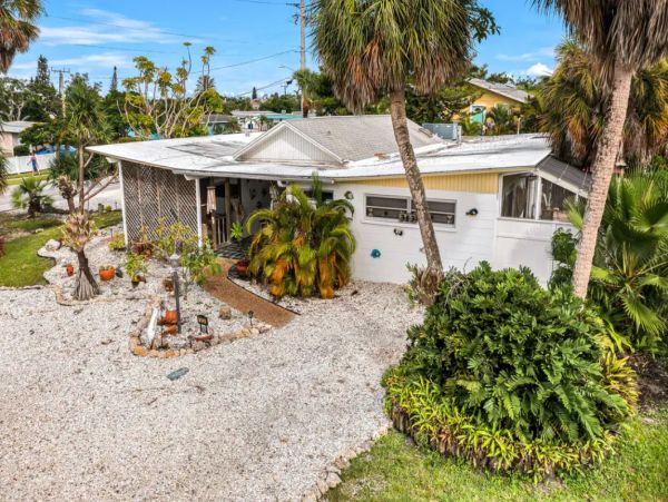 2 Bedroom Vacation Home in Holmes Beach