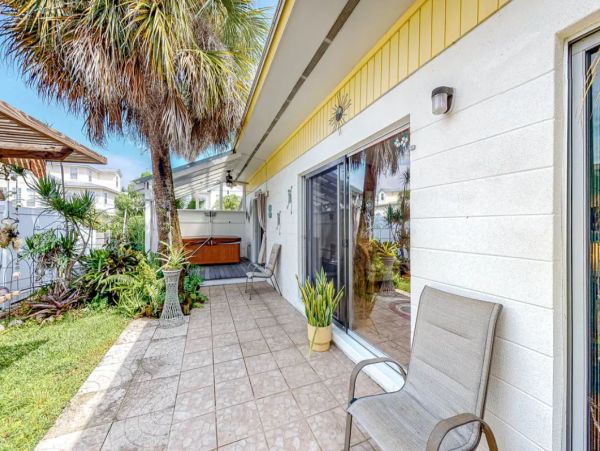 2 Bedroom Vacation Home in Holmes Beach
