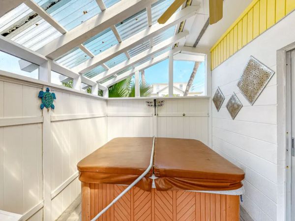 2 Bedroom Vacation Home in Holmes Beach