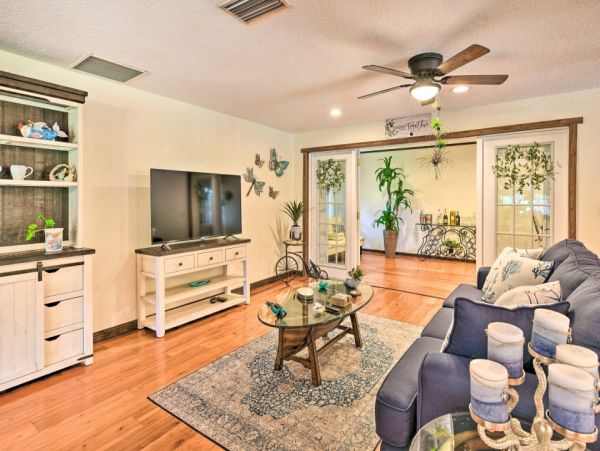 Gorgeous 3 Bedroom Vacation Home Large Pool & Tiki Bar