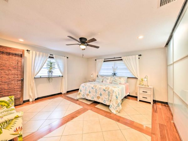 Gorgeous 3 Bedroom Vacation Home Large Pool & Tiki Bar